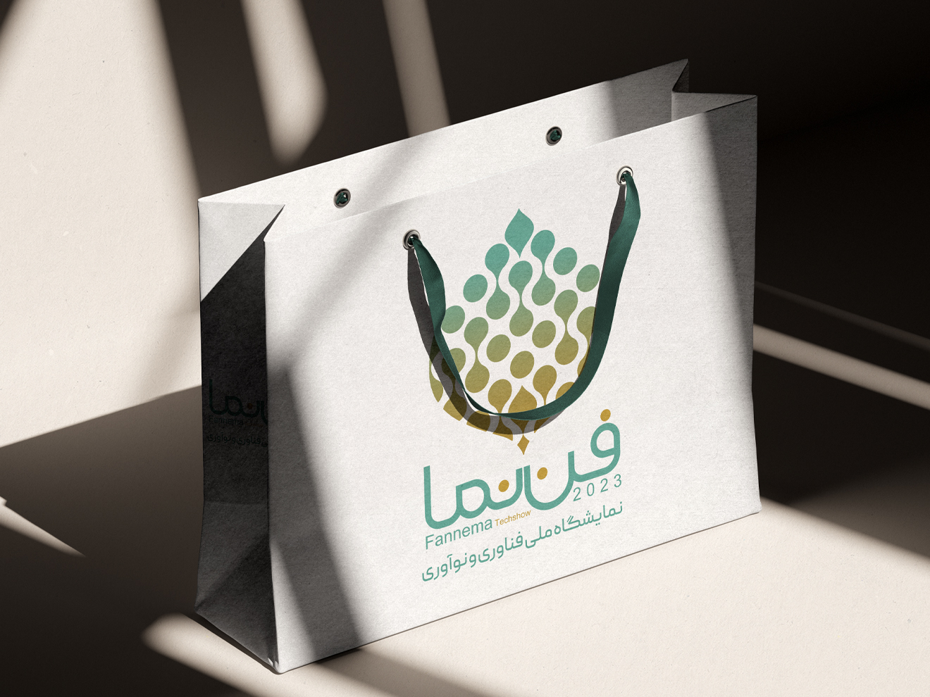 ساک دستی با لوگو چاپ‌شده برای تبلیغات حرفه‌ای و ماندگار برند