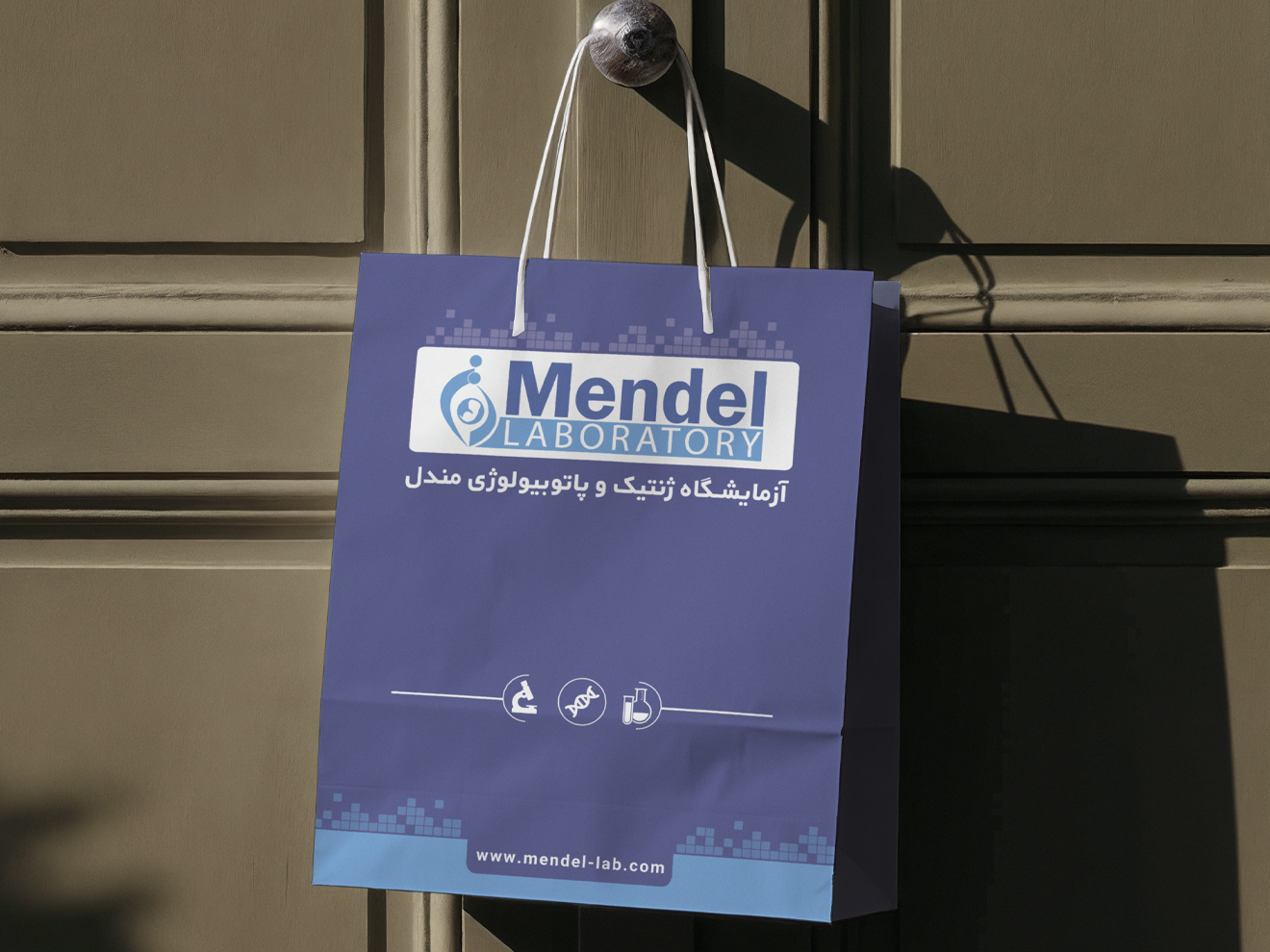 ساک کاغذی مقاوم با دسته تقویت‌شده برای حمل ایمن و شیک محصولات سنگین