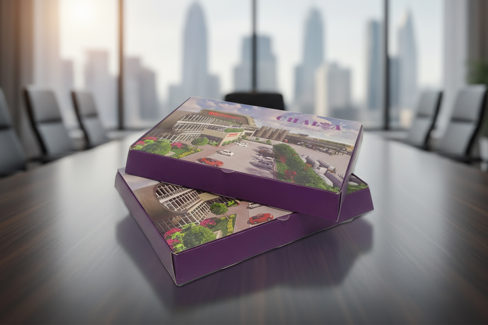 جعبه شکلات با چاپ رنگی، پنجره و طراحی جذاب روی قفسه